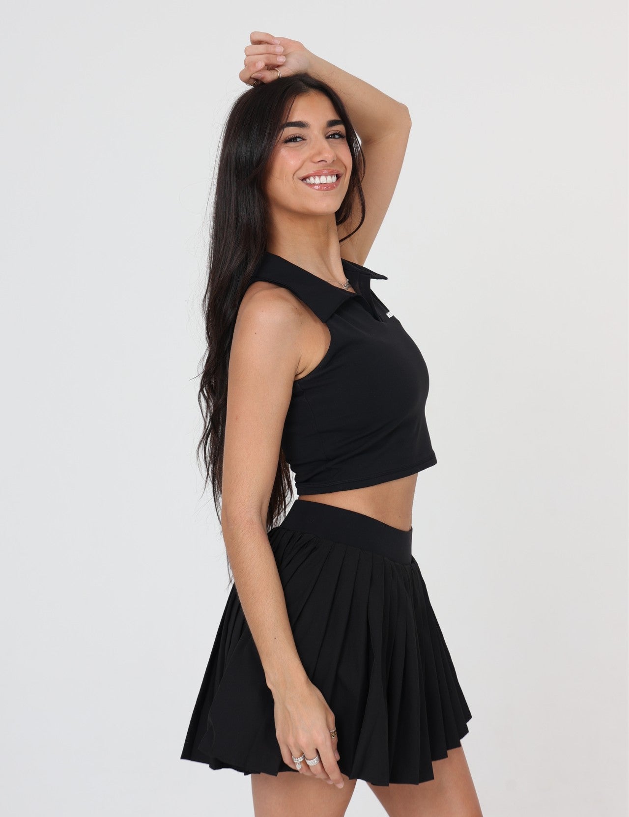 Ace One Women's black padel set with active tank top and skirt – elegant and functional skirt for padel, tennis or active lifestyle.