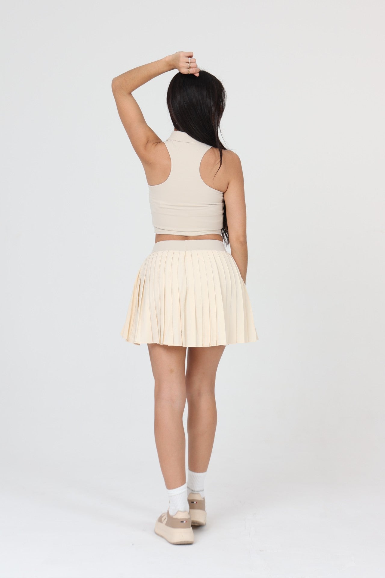 Ace One Women's beige active set with tank top and pleated skirt – elegant and functional skirt for padel, tennis or active lifestyle.
