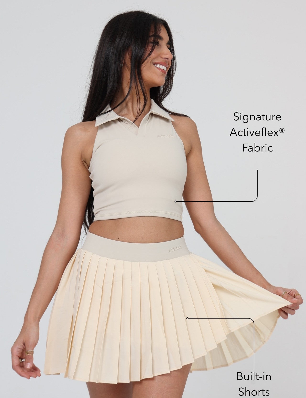 Women's beige pleated sports skirt – elegant and functional skirt for padel, tennis or active lifestyle.